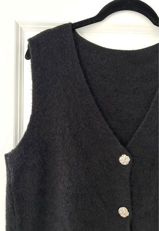 Chaleco negro botones joya
