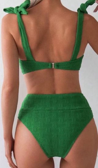 Conjunto Bikini Verde con Lazos
