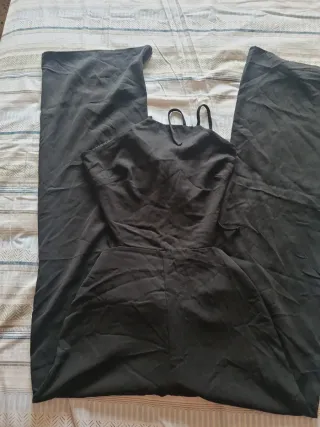 Mono negro con tirantes