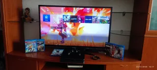 PS4 (PlayStation 4) Negra + Mando y Juegos