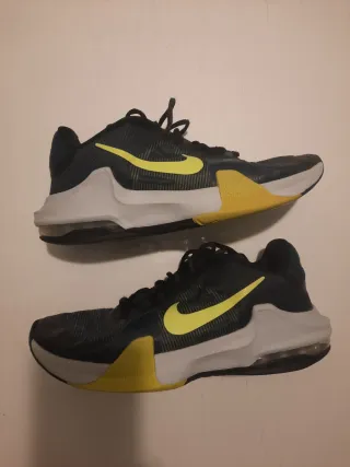 Zapatillas Nike Air Max Negras y Amarillas.