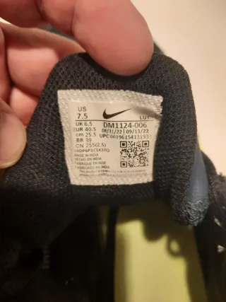 Zapatillas Nike Air Max Negras y Amarillas.