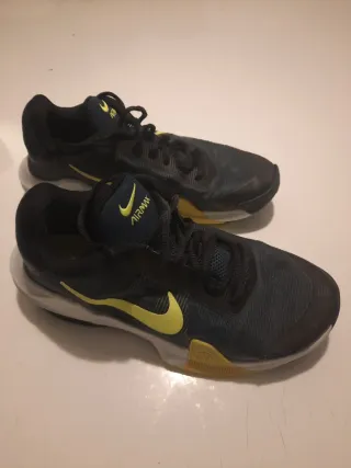 Zapatillas Nike Air Max Negras y Amarillas.