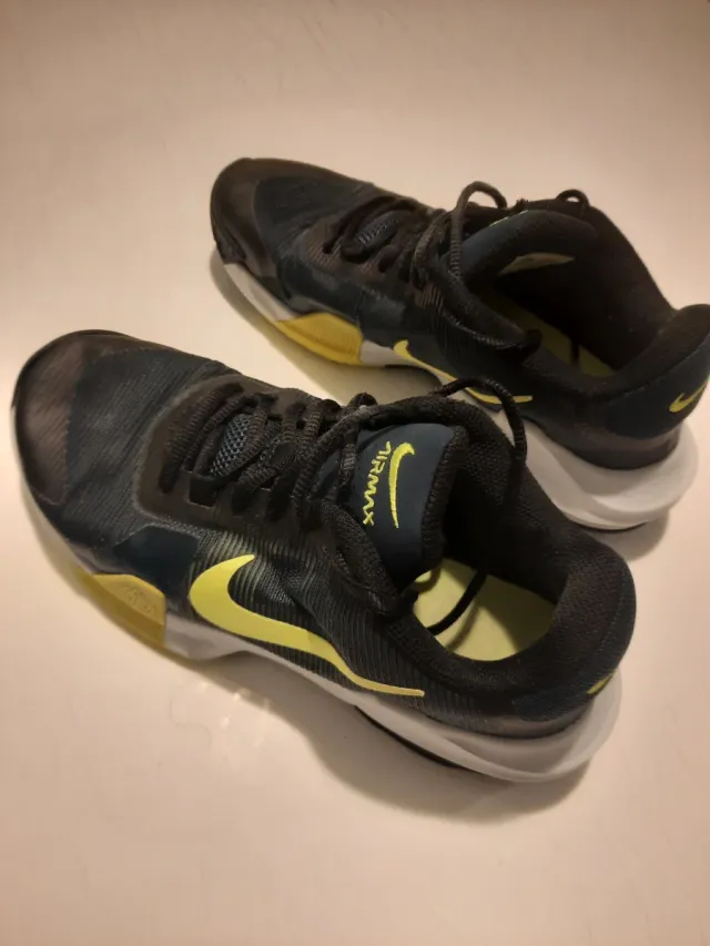 Zapatillas Nike Air Max Negras y Amarillas.