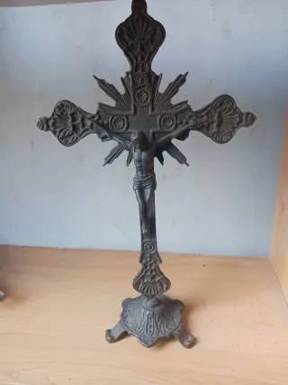 Crucifijo de mesa de metal vintage
