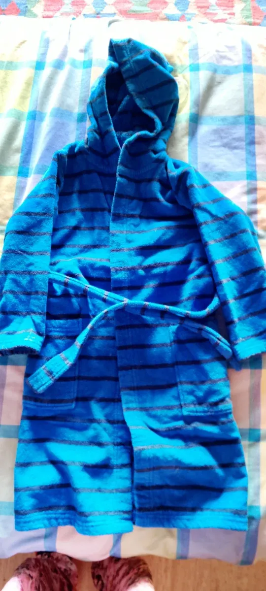 Bata Albornoz Niño Azul Rayas