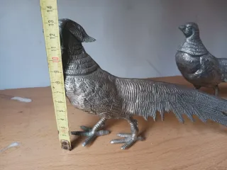 Figuras de faisán de metal plateado
