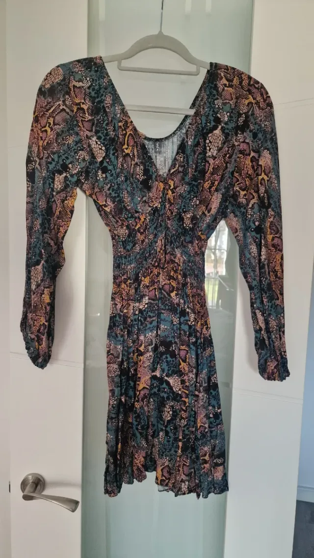 Vestido corto estampado serpiente