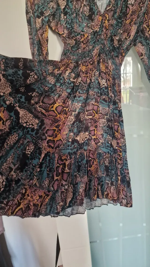 Vestido corto estampado serpiente