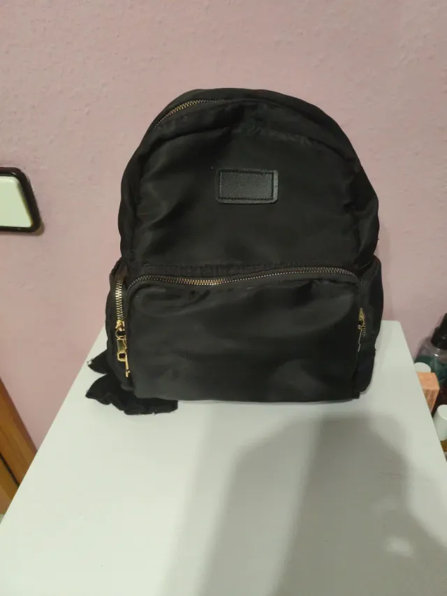 Mochila negra nueva