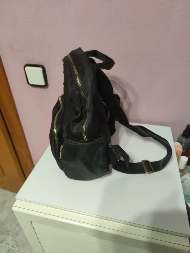 Mochila negra nueva