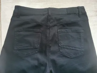 Pantalón vaquero negro Pandora