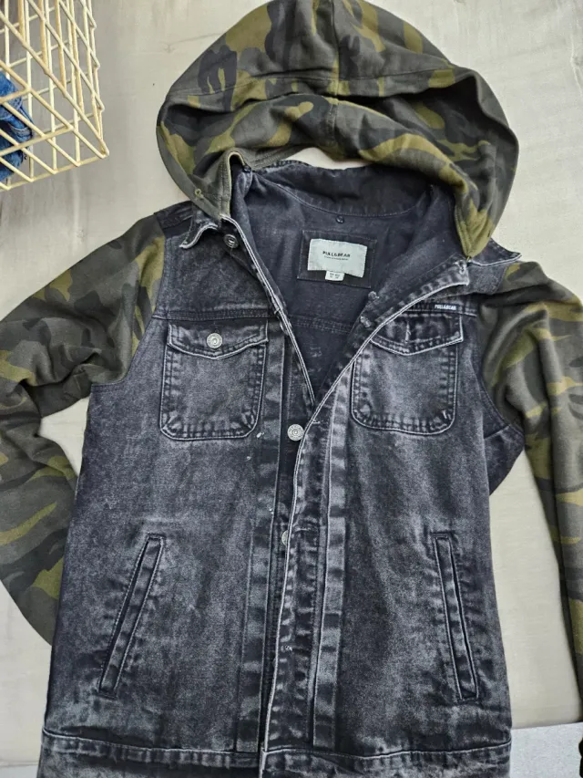 Cazadora vaquera Pull&Bear camuflaje M