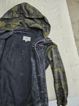 Cazadora vaquera Pull&Bear camuflaje M