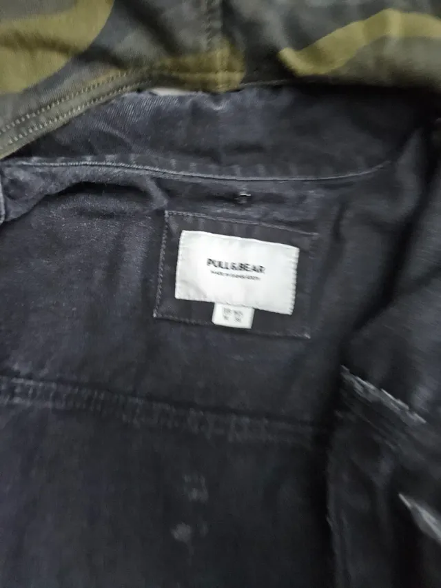 Cazadora vaquera Pull&Bear camuflaje M