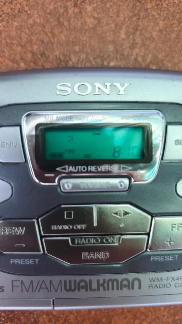 Walkman Sony FM/AM Radio Cassette WM-FX491