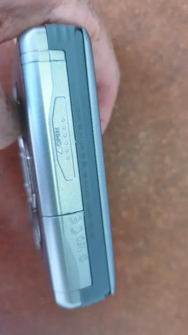 Walkman Sony FM/AM Radio Cassette WM-FX491