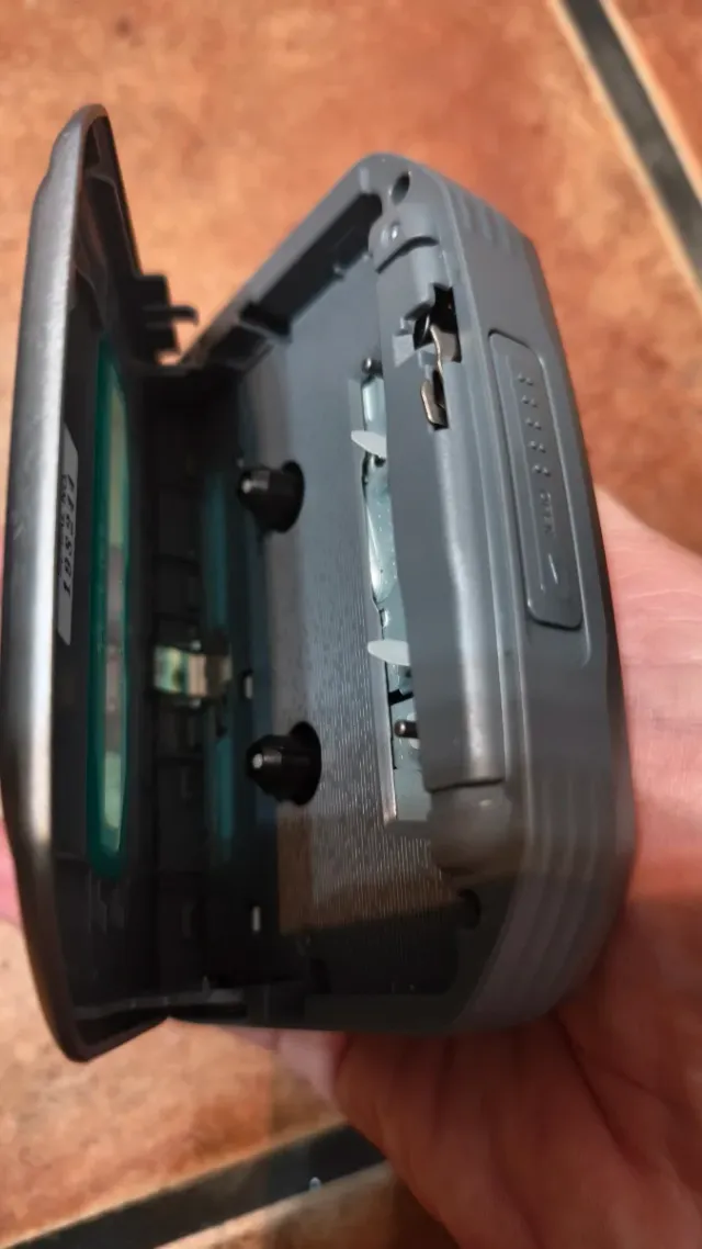 Walkman Sony FM/AM Radio Cassette WM-FX491