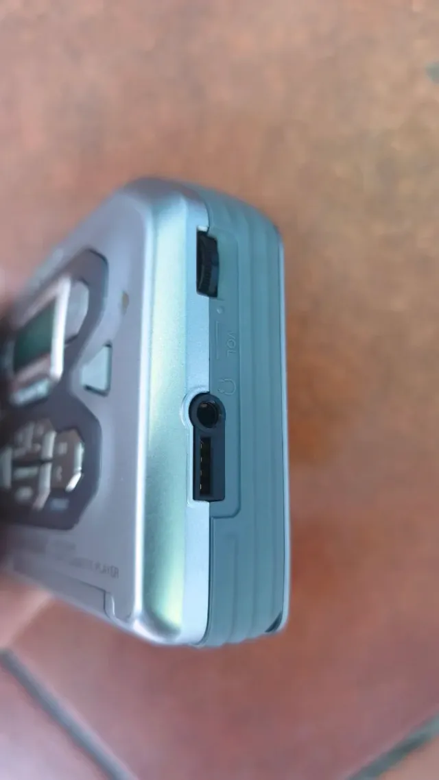 Walkman Sony FM/AM Radio Cassette WM-FX491