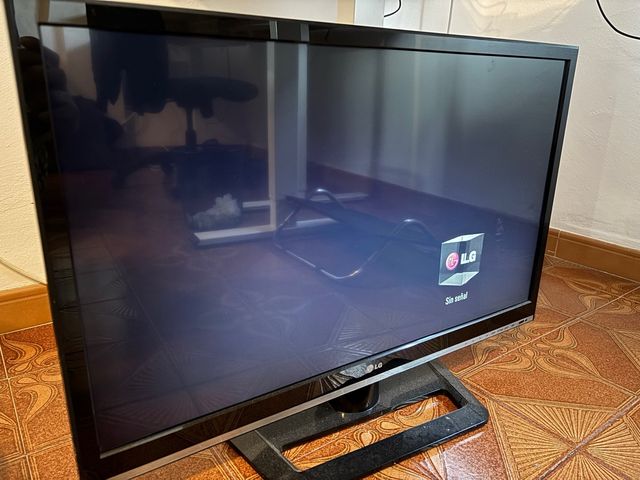 Televisor LG Negro 32” con mando compatible