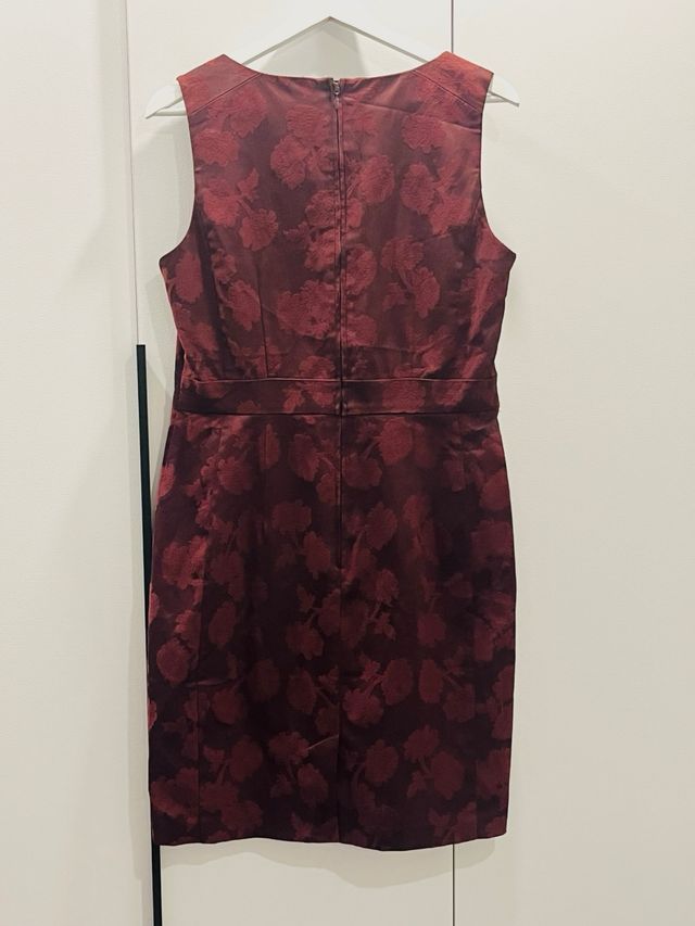 Vestido H&M Burdeos vino Talla 42. color de moda.