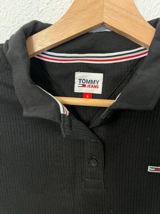 Top corto sin mangas Tommy Hilfiger negro