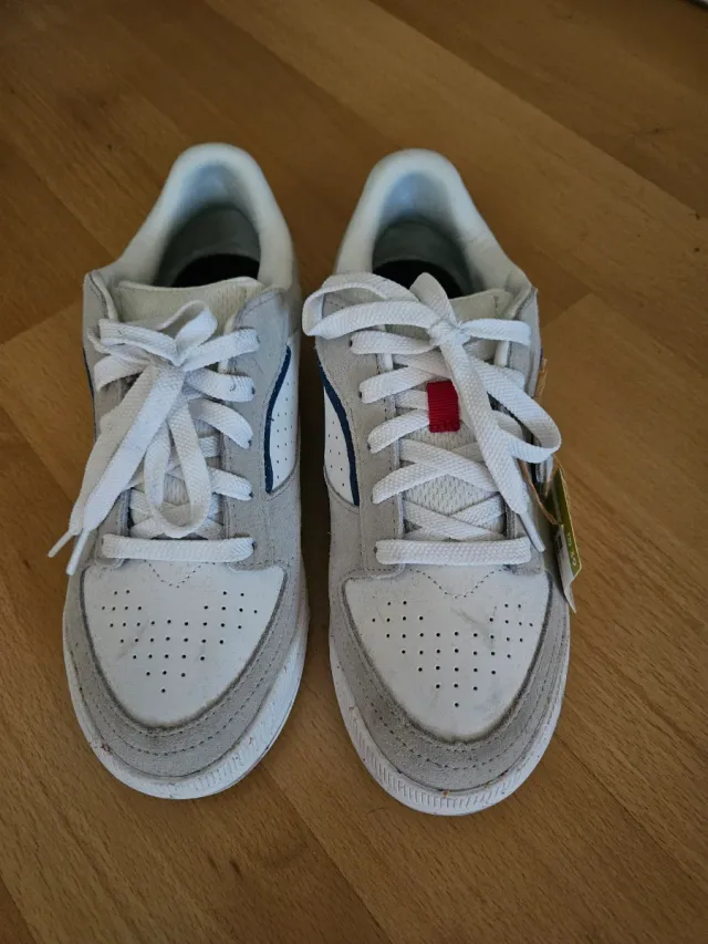 Zapatillas deportivas. Nuevas