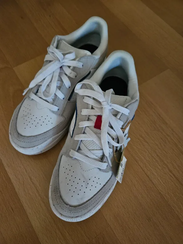 Zapatillas deportivas. Nuevas