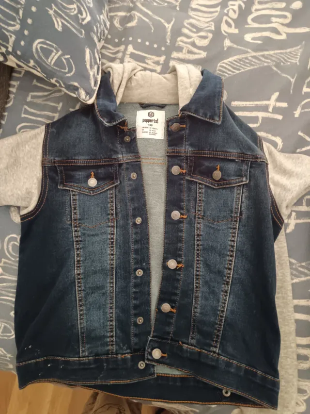 Diferentes prendas de ropa preguntar precios