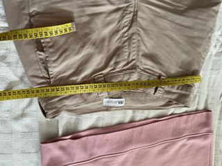Conjunto GANT: Sudadera rosa y pantalón beige