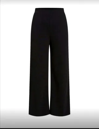 Traje de chaqueta negro y dorado