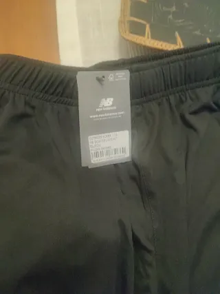 Pantalón técnico New Balance negro