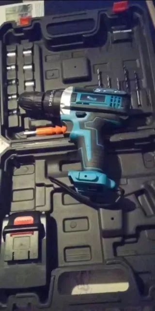 TALADRO PERCUTOR con 2 BATERIAS