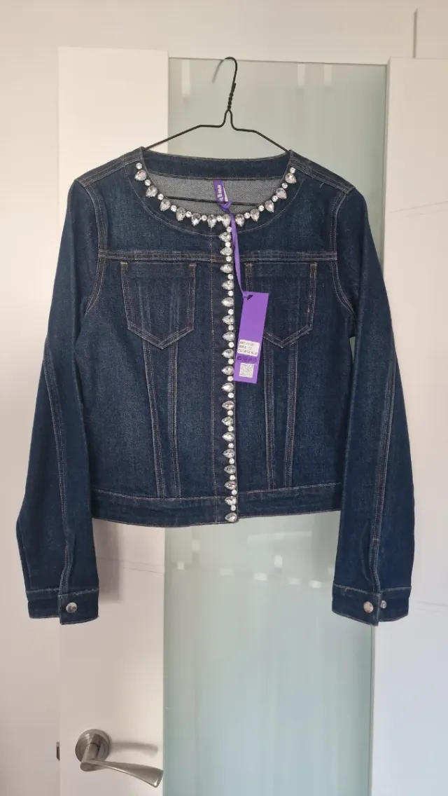 Chaqueta vaquera con pedrería
