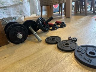 Set entrenamiento pesas y accesorios