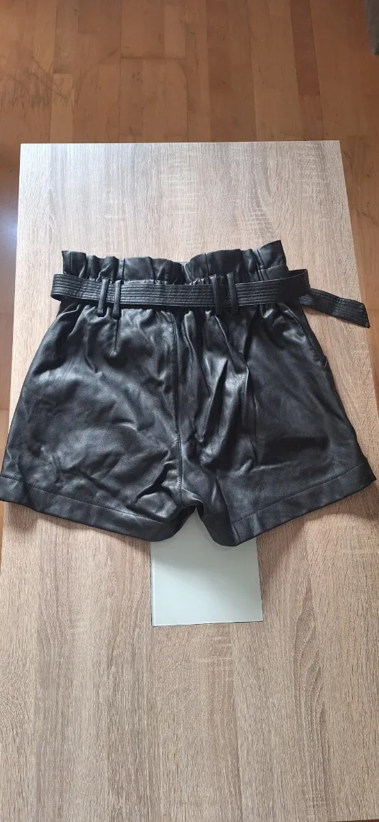 Shorts Polipiel Stradivarius Negro Talla M