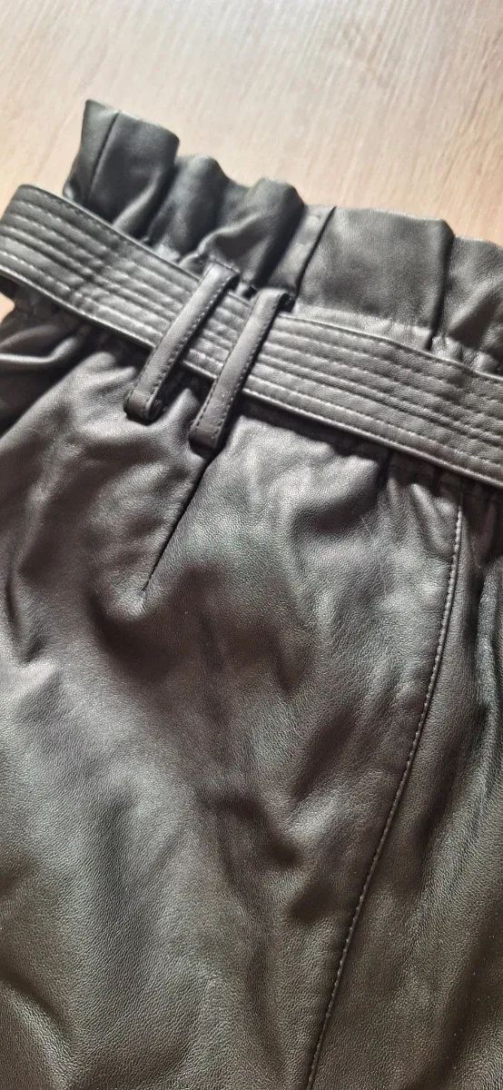 Shorts Polipiel Stradivarius Negro Talla M