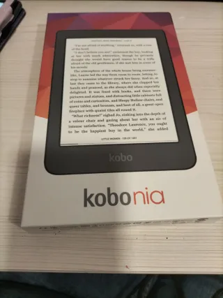 Kobo Nia 8GB con custodia e scatola