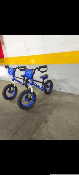 Bicicleta de equilibrio Yamaha azul