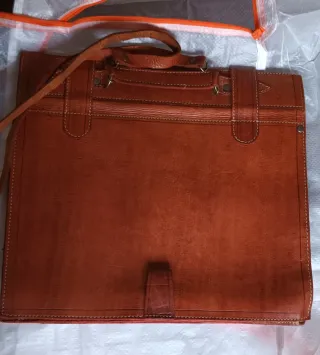 Bolso de cuero marrón