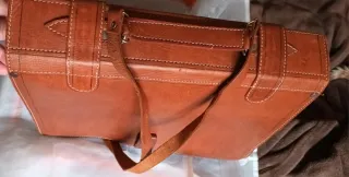 Bolso de cuero marrón