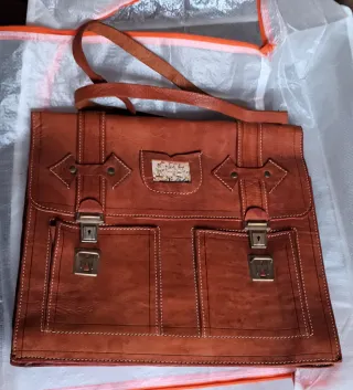 Bolso de cuero marrón