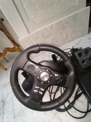 Volante y Pedales Profesional Logitech PS3 y PC