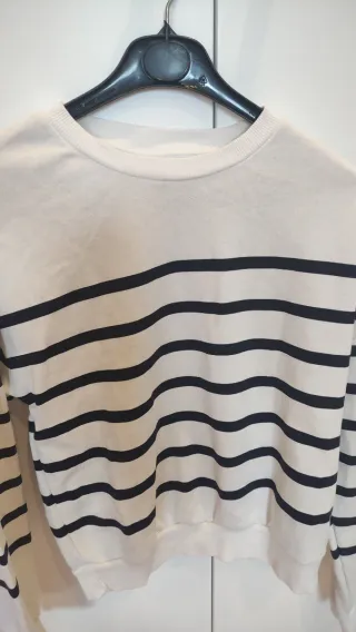 Sudadera rayas blancas y negras