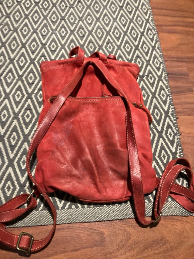 Bolso de piel rojo