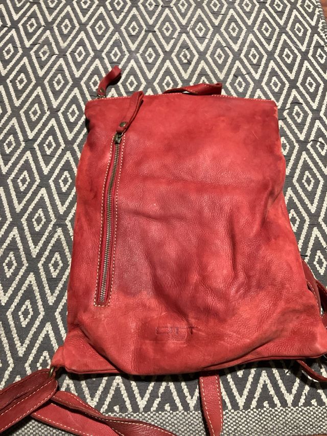 Bolso de piel rojo