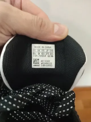 Zapatillas Adidas Negras y Rojas