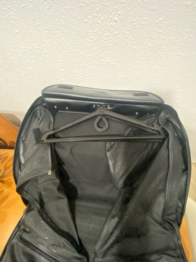 Portatrajes de viaje negro