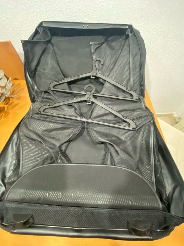 Portatrajes de viaje negro