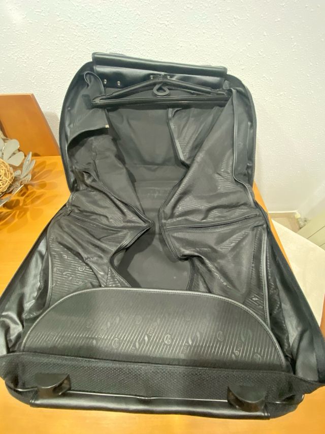 Portatrajes de viaje negro